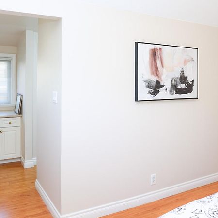 Spacious Two Bedrooms With Two Bathrooms Central Richmond 15Min To Yvr Airport 외부 사진