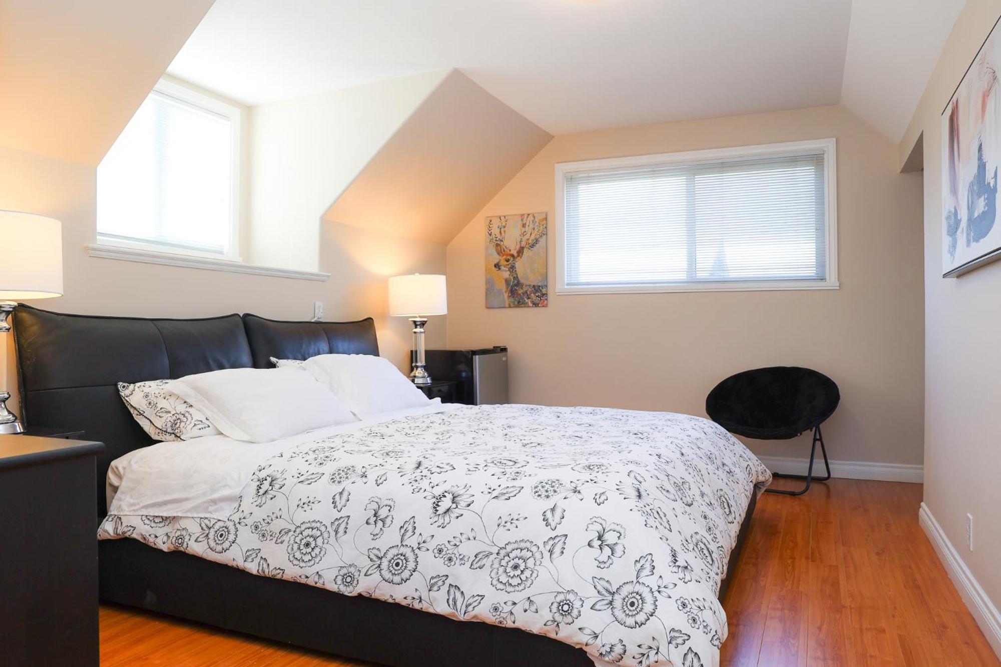 Spacious Two Bedrooms With Two Bathrooms Central Richmond 15Min To Yvr Airport 외부 사진